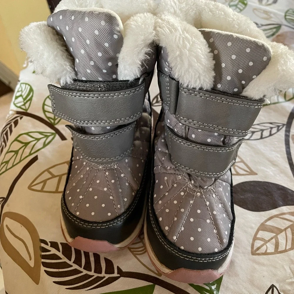Carter’s Polka‎ Dot Snow Boots, kids size 7